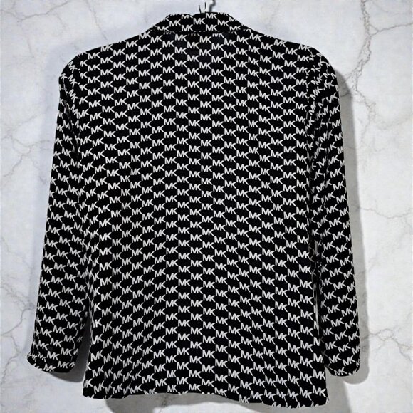 Michael Kors Size 3X, ¾ Sleeve Black & White Logo Top NWT - Picture 14 of 14